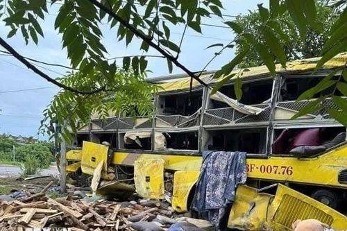 Hiện trường vụ lật xe khách thảm khốc ở Hà Tĩnh
