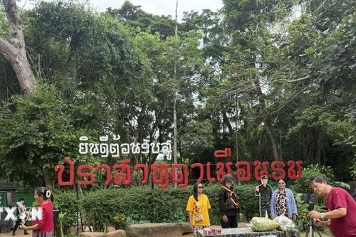 Thái Lan sơ tán hơn 100.000 người dọc biên giới với Campuchia