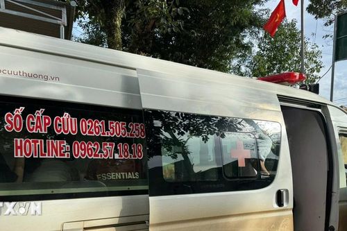 Lâm Đồng: Lật xe khách chở 18 sinh viên, 6 người bị thương