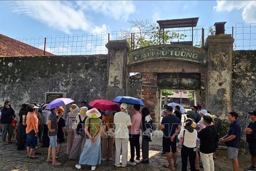 Về đất thiêng Côn Đảo bồi đắp thêm tình yêu quê hương, đất nước