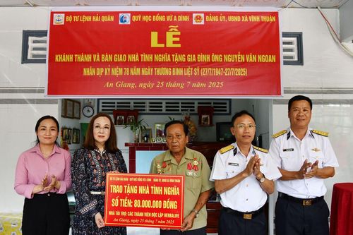 Vùng 5 Hải quân tri ân người có công và gia đình chính sách