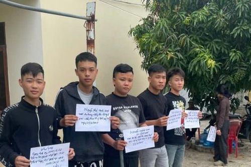 Ra oai với bạn gái, nhóm đối tượng dùng mã tấu, súng tấn công thanh niên đi đường
