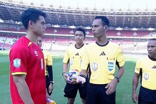 Trọng tài Malaysia mắc lỗi nghiêm trọng ở trận bán kết của U23 Việt Nam