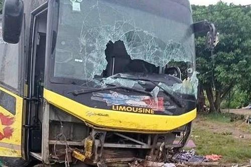 Hà Tĩnh: Lật xe khách, 9 người tử vong