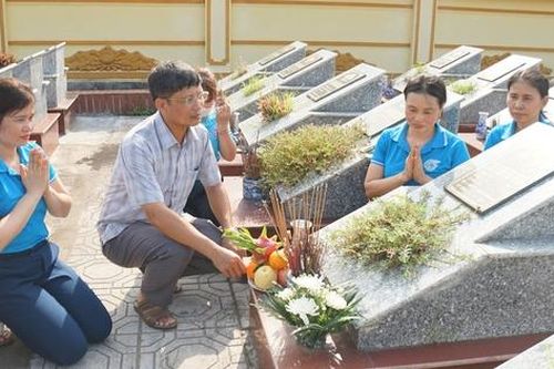 Hậu phương kiên cường của các Liệt sĩ thời bình