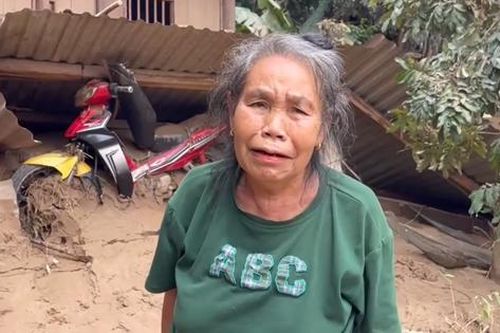 Người dân vùng lũ Nghệ An mong cuộc sống sớm trở lại bình yên