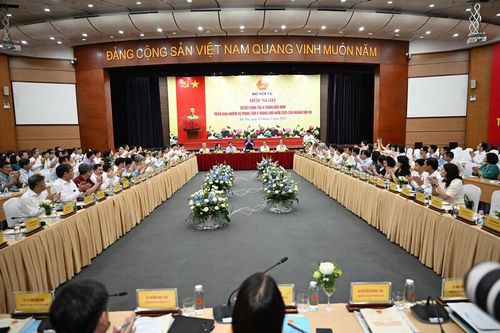 Đổi mới mạnh mẽ công tác tuyển dụng, đánh giá cán bộ