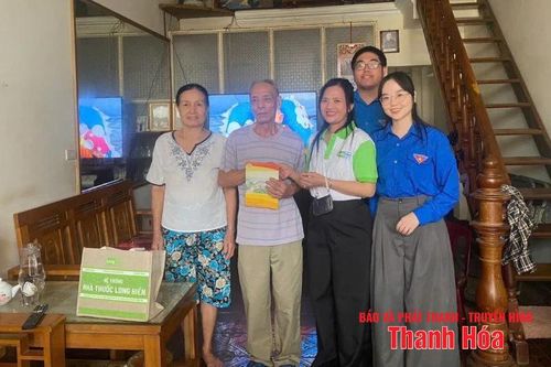 'Bữa cơm tri ân - Ấm áp nghĩa tình' tại các gia đình chính sách
