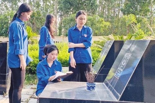 Số hóa nghĩa trang liệt sĩ - Công trình ý nghĩa của tuổi trẻ