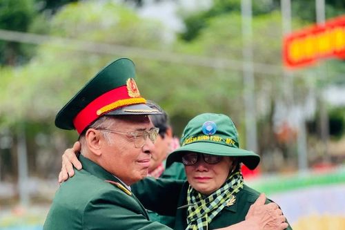 Tháng 7, hội ngộ và tri ân