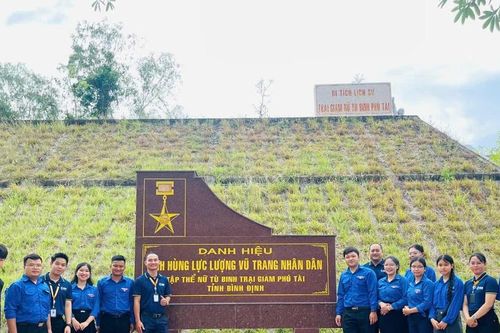 Tri ân cựu thanh niên xung phong và hỗ trợ đội hình tình nguyện dịp 27-7