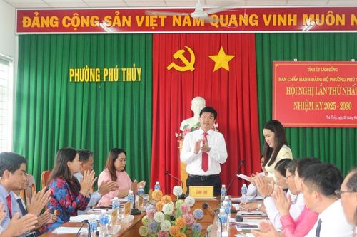 Phát huy lợi thế du lịch, thương mại, dịch vụ