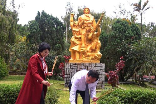 Phó Thủ tướng Bùi Thanh Sơn dự lễ viếng anh hùng, liệt sĩ tại Nghĩa trang Liệt sĩ Đà Lạt