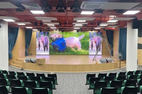 Nên dùng màn hình LED cố định hay di động trong hội trường?