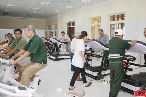 Tô thắm truyền thống 'Uống nước nhớ nguồn'