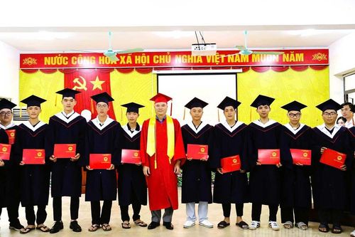 Trao bằng tốt nghiệp cho học sinh, sinh viên khóa Cao đẳng K11 và Trung cấp K17