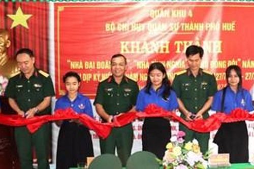 Bàn giao 9 ngôi nhà tặng gia đình chính sách