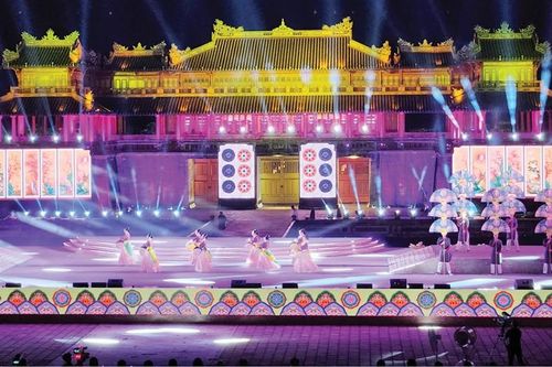 Đại Nội Huế: Chờ 'đêm sáng đèn'