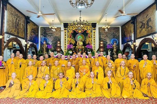 Gần 200 Tăng Ni Bố-tát tại tổ đình Phổ Quang và Kim Sơn