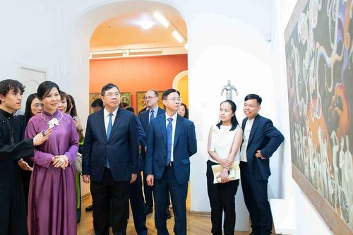 Phu nhân Tổng Bí thư Tô Lâm dự khai trương Triển lãm 'Người thầy - Học trò: Giai điệu của hành trình' tại Nga