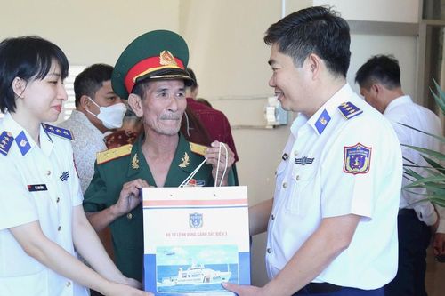 Vùng Cảnh sát biển 3 tri ân người có công với cách mạng