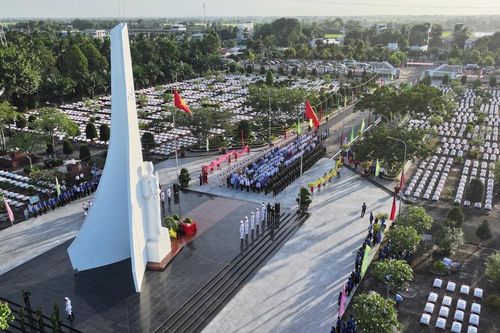 Lãnh đạo, cán bộ miền Tây viếng nghĩa trang liệt sĩ nhân kỷ niệm 78 năm ngày Thương binh - Liệt sĩ
