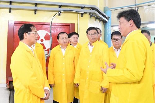 Phó Thủ tướng Bùi Thanh Sơn làm việc với Viện Nghiên cứu hạt nhân