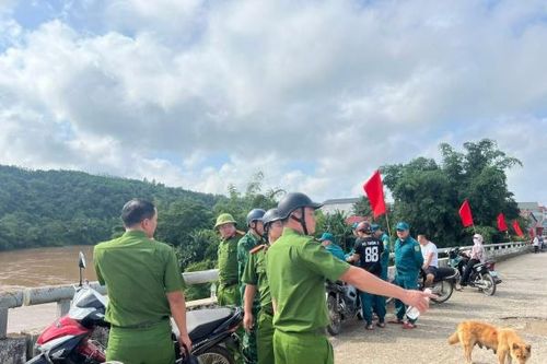 Nỗ lực tìm kiếm nạn nhân bị đuối nước, mất tích trên sông Kỳ Cùng