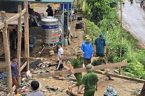 Kịp thời hỗ trợ, giúp đỡ nhân dân di chuyển tài sản, nhà ở do bị ảnh hưởng của mưa lũ