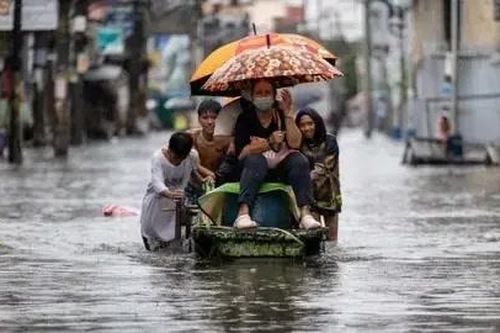 Bão Cỏ May đổ bộ Philippines gây ngập lụt nghiêm trọng