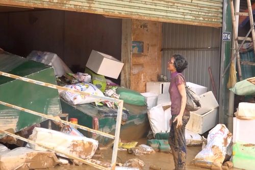 Nhà cửa tan hoang, trắng tay vì lũ ở Nghệ An