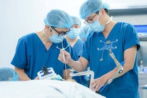 Bước tiến mới trong điều trị động kinh bằng robot định vị