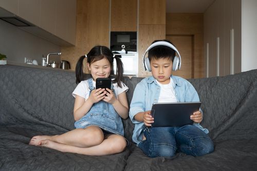 Những hành vi vi phạm pháp luật trên không gian mạng và cơ chế bảo vệ trẻ em