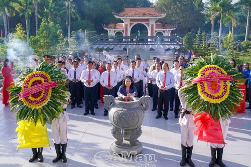 Mãi ghi nhớ công ơn Chủ tịch Hồ Chí Minh và các anh hùng liệt sĩ