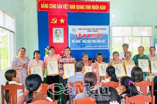 Phường Vĩnh Trạch ra mắt mô hình 'Nhà nhà treo ảnh Bác Hồ'