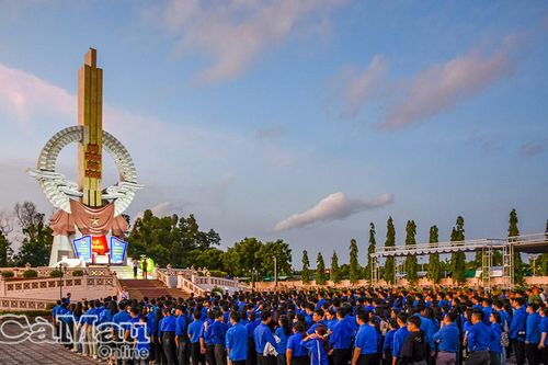 Tuổi trẻ Cà Mau đồng loạt tổ chức lễ viếng tại Nghĩa trang liệt sĩ