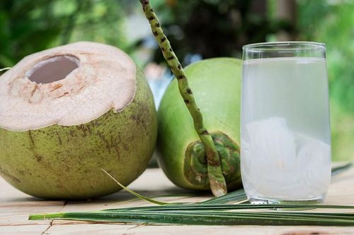 Nước dừa tốt nhưng đại kỵ với 3 nhóm người này