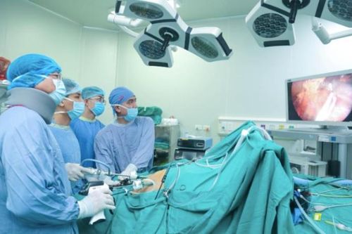 Sụt cân nhanh trong 3 tháng, người đàn ông cùng lúc mắc hai loại ung thư