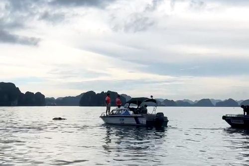 Phát hiện một thi thể nghi là nữ nạn nhân vụ lật tàu trên Vịnh Hạ Long