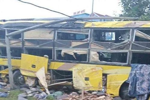 Lật xe khách ở Hà Tĩnh khiến 9 người tử vong, 15 người bị thương
