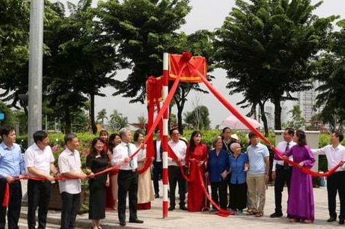 Phường Dương Nội gắn biển tên 2 tuyến phố Phạm Khắc Hòe và Phan Hiền