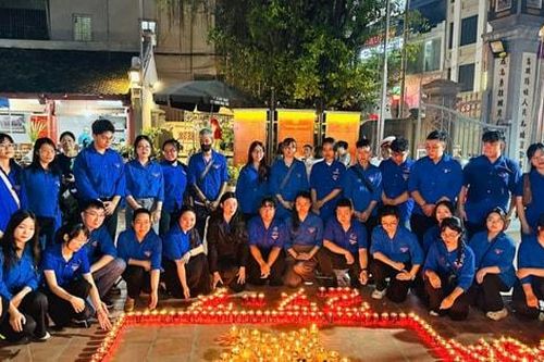 Phường Đống Đa thắp nến tri ân các Anh hùng liệt sĩ