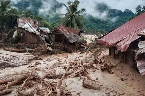 Bản làng Nghệ An hoang tàn sau lũ dữ