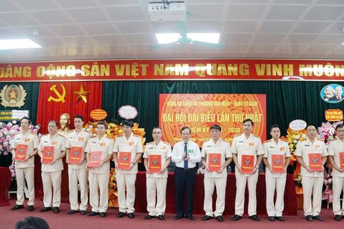 Xây dựng Đảng bộ đoàn kết, vững mạnh, hoàn thành xuất sắc nhiệm vụ được giao
