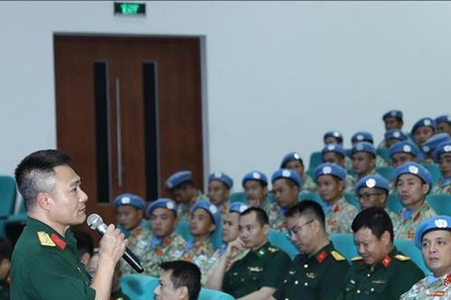 Giao lưu thanh niên kiều bào với cán bộ, chiến sĩ Cục Gìn giữ hòa bình Việt Nam