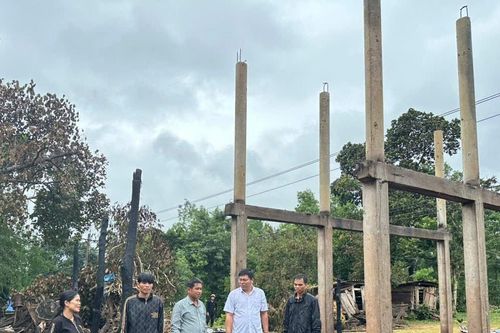 Mặt trận Quảng Trị thăm hỏi, hỗ trợ 2 gia đình gặp hỏa hoạn
