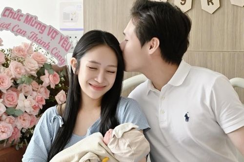 Ái nữ đại gia Minh Nhựa tâm sự khi sinh con thứ 4 ở tuổi 26