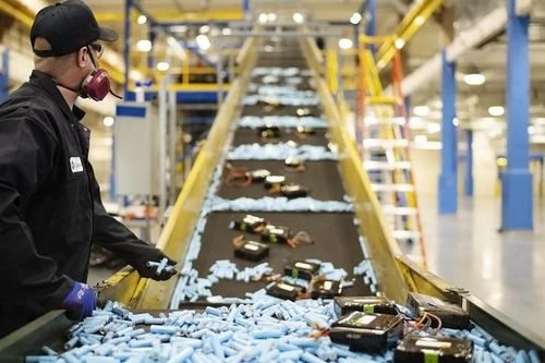 Tái chế pin xe điện - 'miếng bánh' chục tỷ USD chờ chia phần