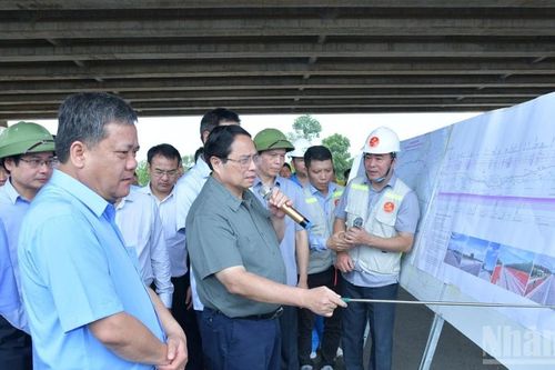 Thủ tướng Phạm Minh Chính kiểm tra một số công trình trọng điểm tại Quảng Trị