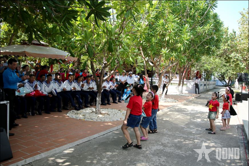Để Trường Sa mãi xanh